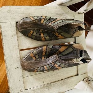 Pikolinos size 39 grey leather closed toe open weave wedges